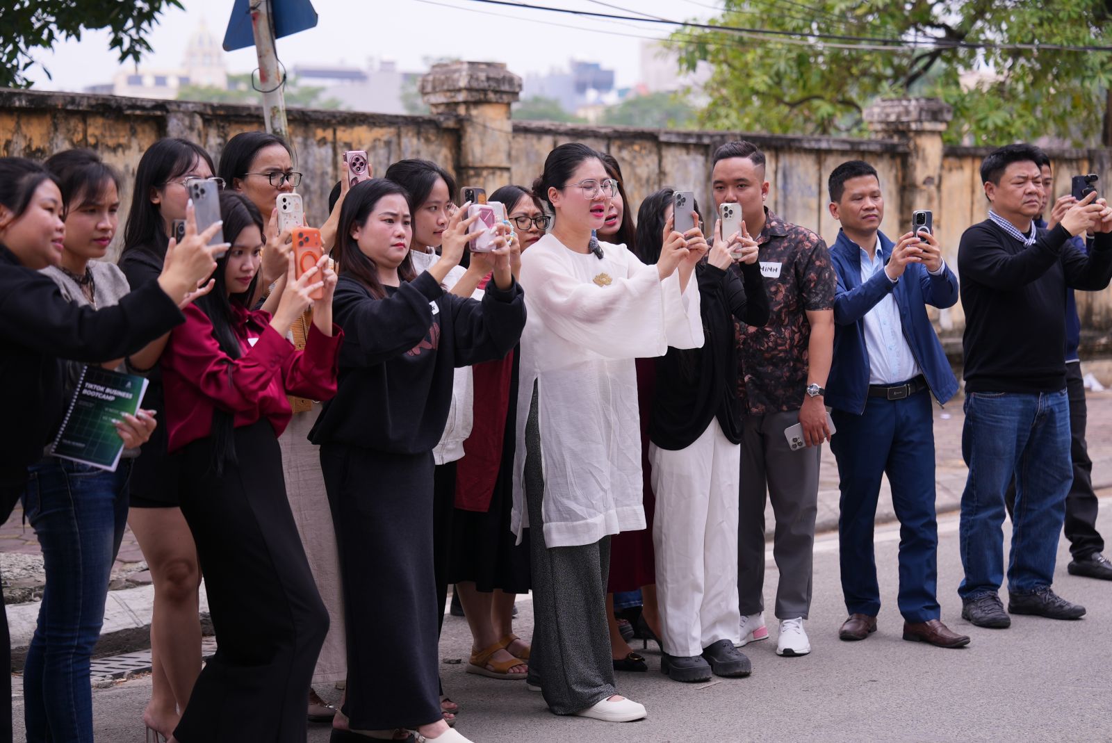 Chuyên gia Tiktok Vi Ngọc Lan trực tiếp hướng dẫn học viên thực hành livestream chuyên sâu.